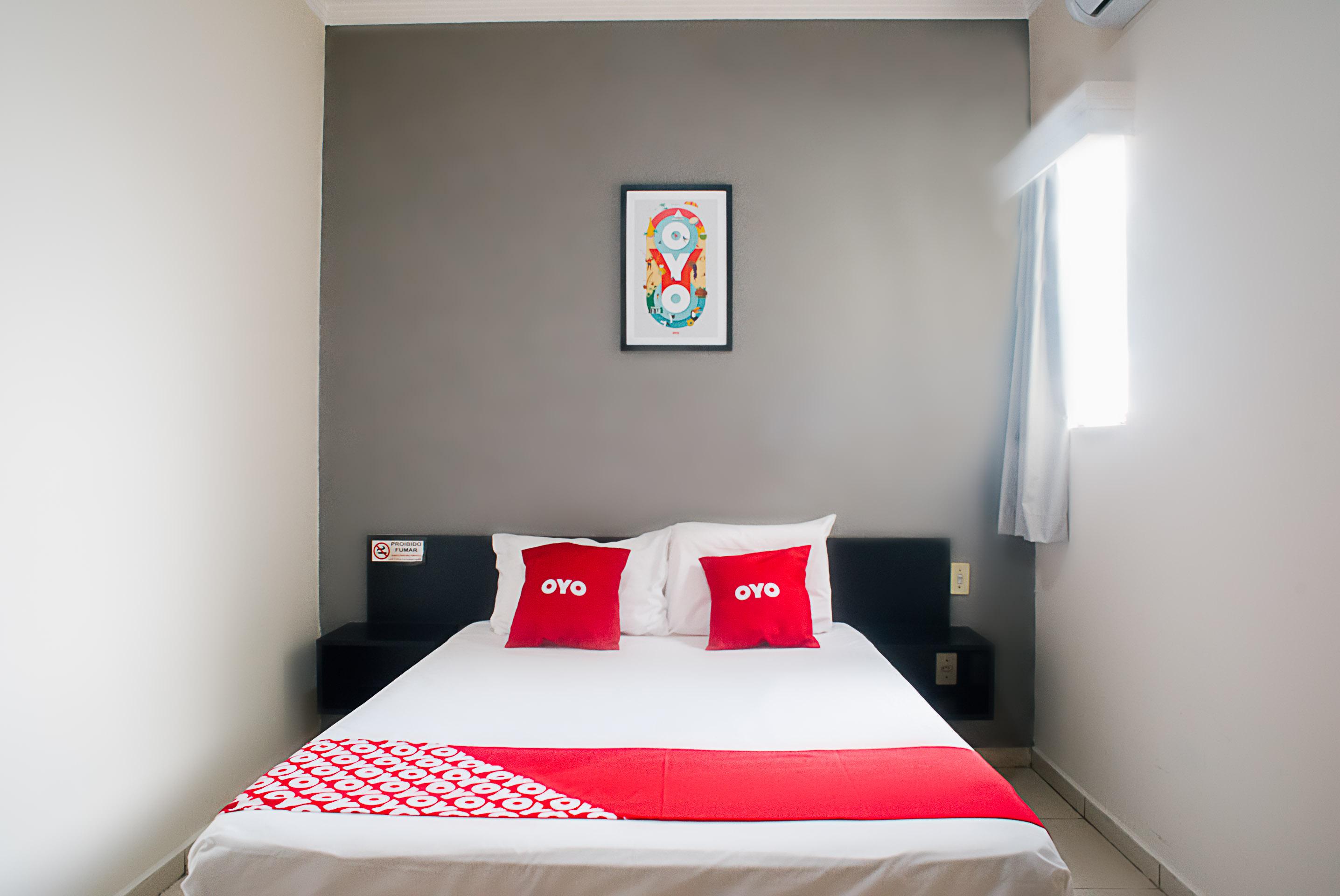 Oyo Cerrado Hotel, Campo Grande Κάμπο Γκράντε Εξωτερικό φωτογραφία A room at OYO 151, a hotel in Jakarta, Indonesia