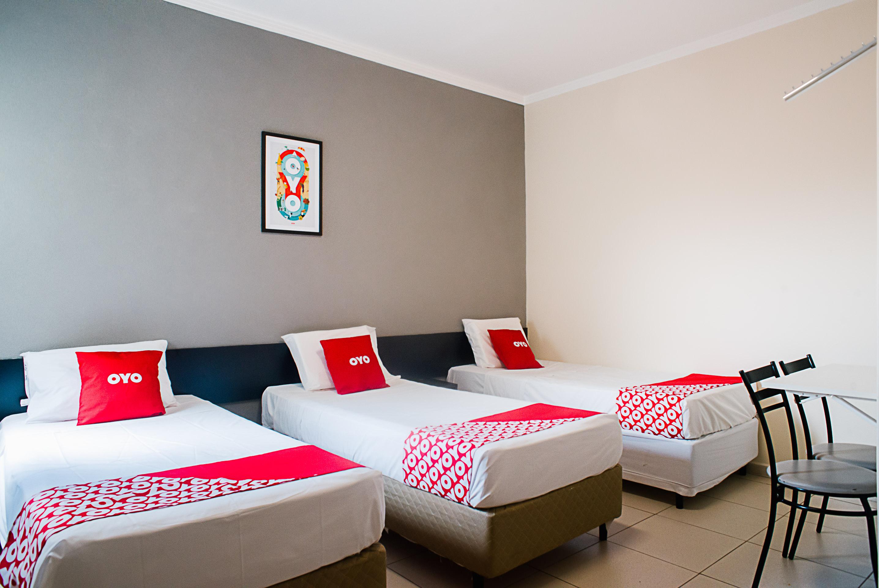 Oyo Cerrado Hotel, Campo Grande Κάμπο Γκράντε Εξωτερικό φωτογραφία A typical OYO hotel room in Mexico City